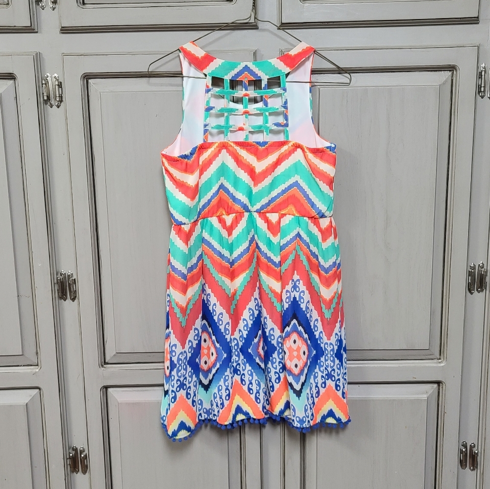 Eye-catching Sundress - Picture 3 of 3